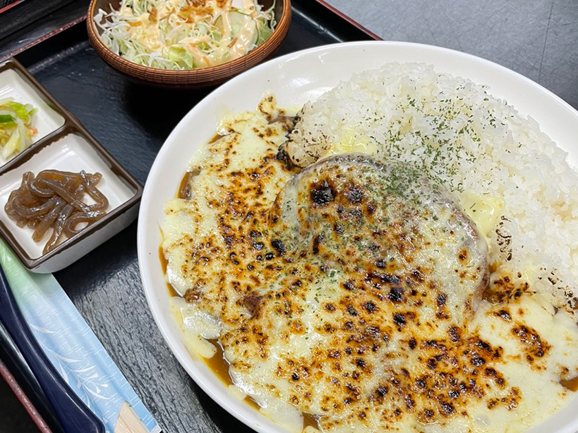 たっぷりチーズの<br>ハンバーグカレー